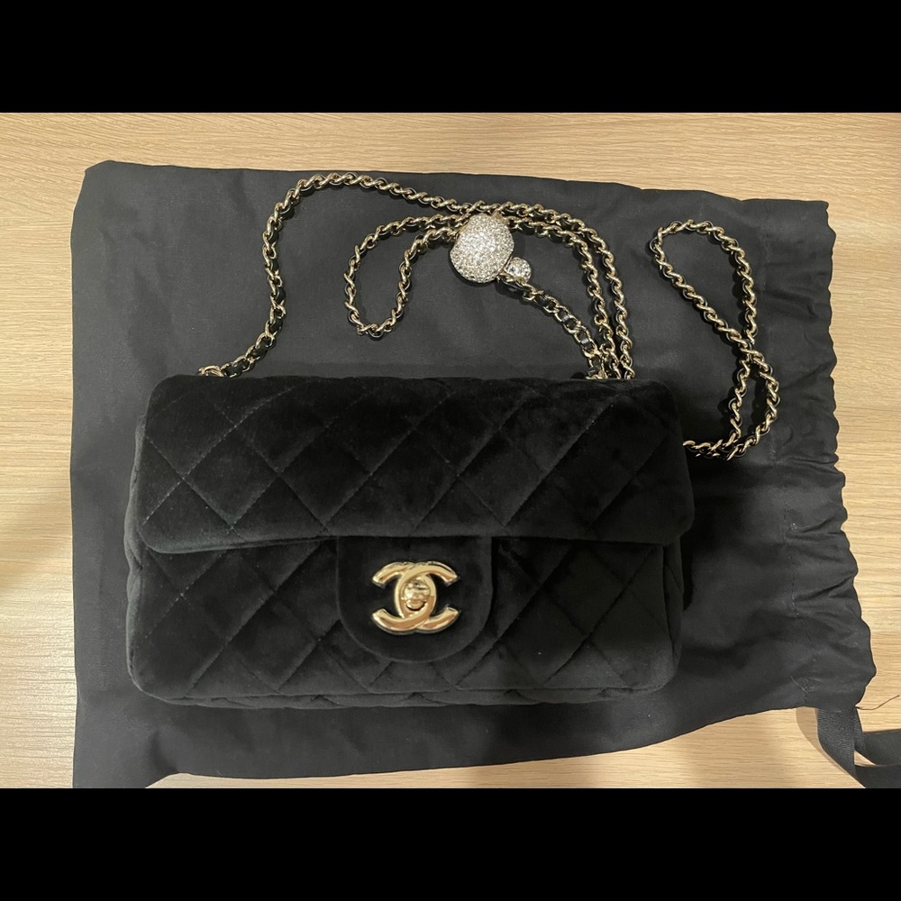 Chanel Pearl Crush Mini Rectangular Bag - Picture 2 of 15